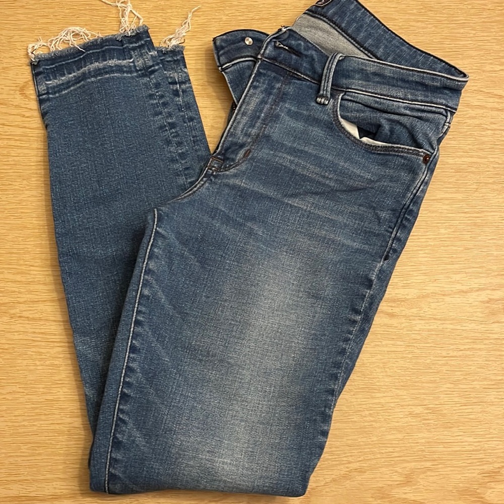 Abercrombie & Fitch size 4